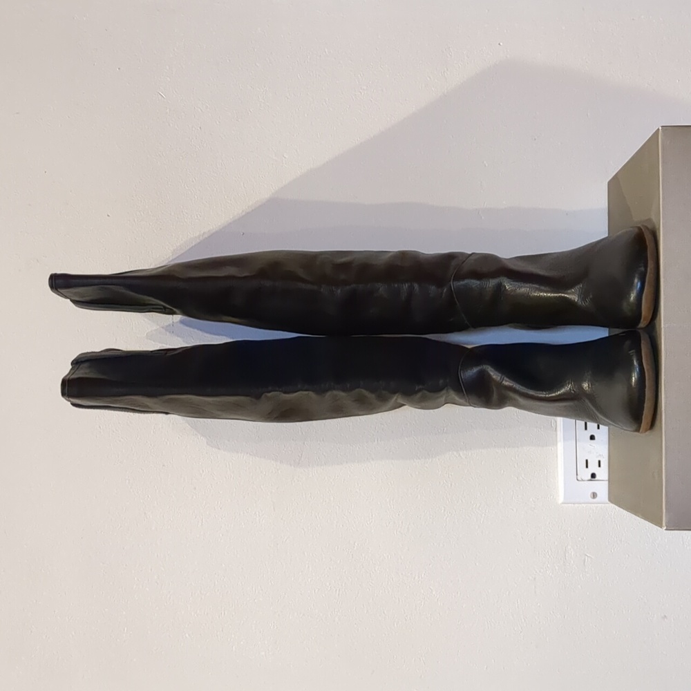 Extremely rare black Operetta style Fluevog boots - Picture 2 of 5